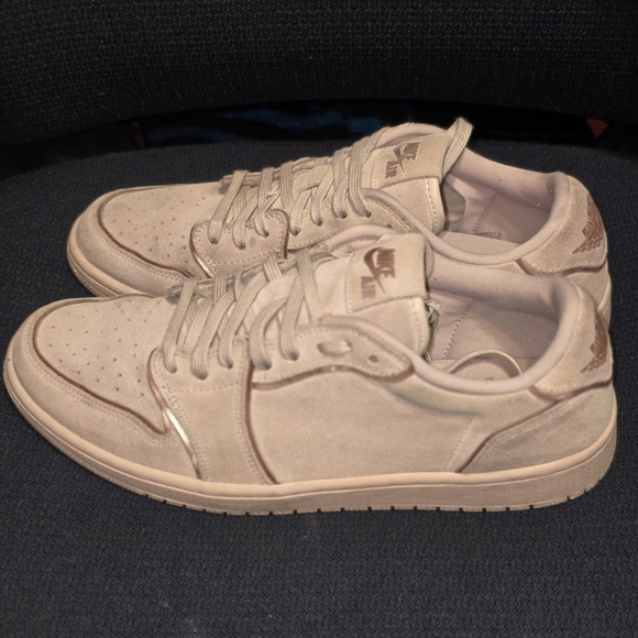 Nike Athletic Shoes in Beige and Brown - Picture 3 of 8